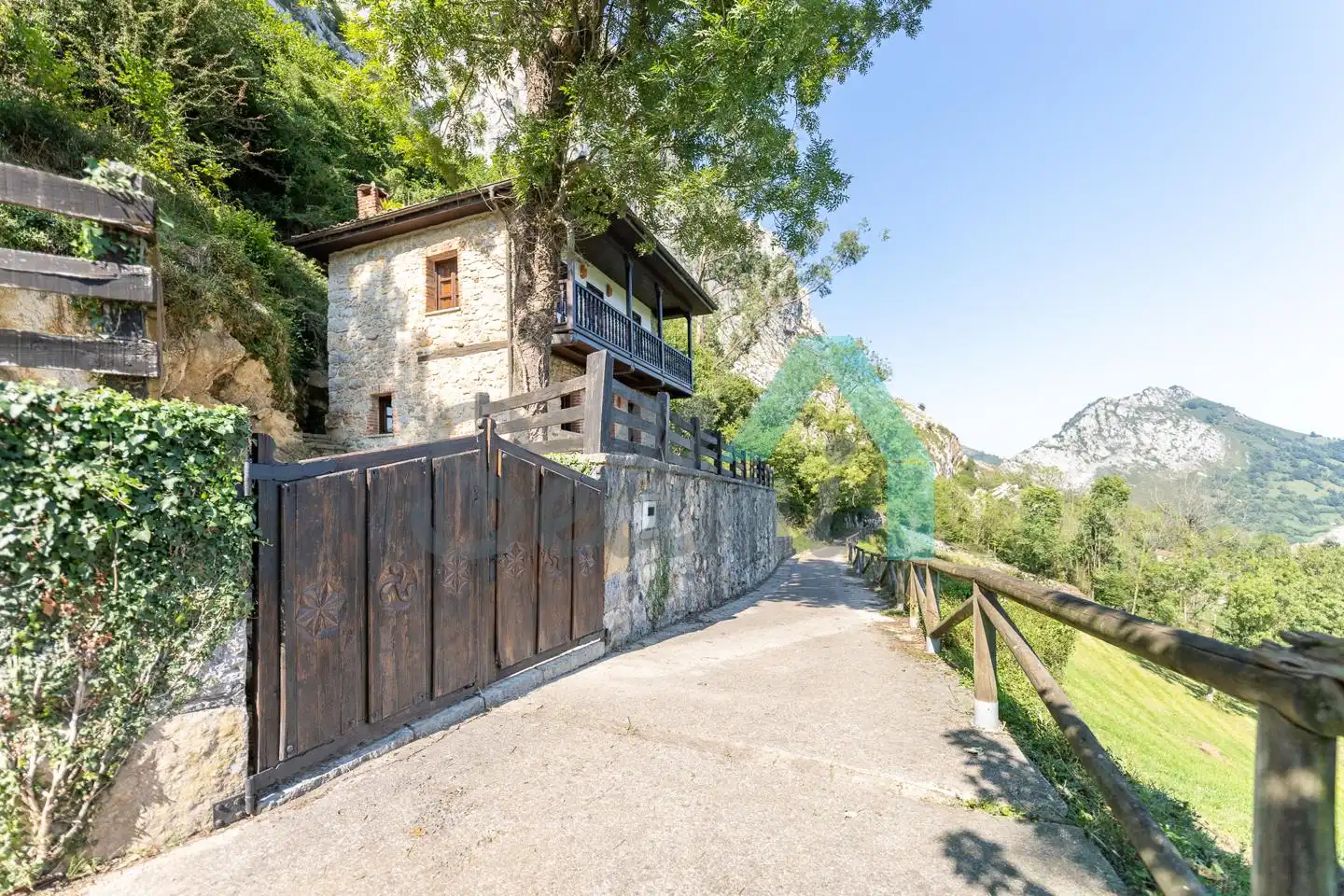 Vista exterior de Casa o chalet en venta en Morcín con Jardín privado, Terraza y Balcón