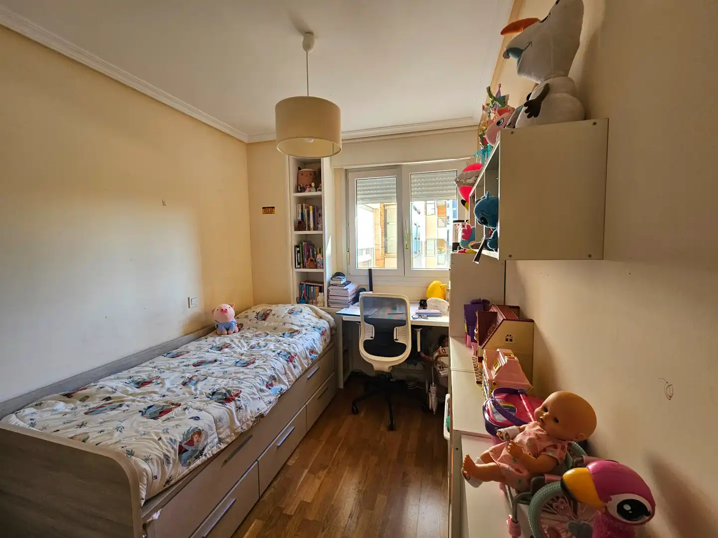 Bedroom of Flat for sale in Madrid  with Air Conditioner, Heating and Storage room