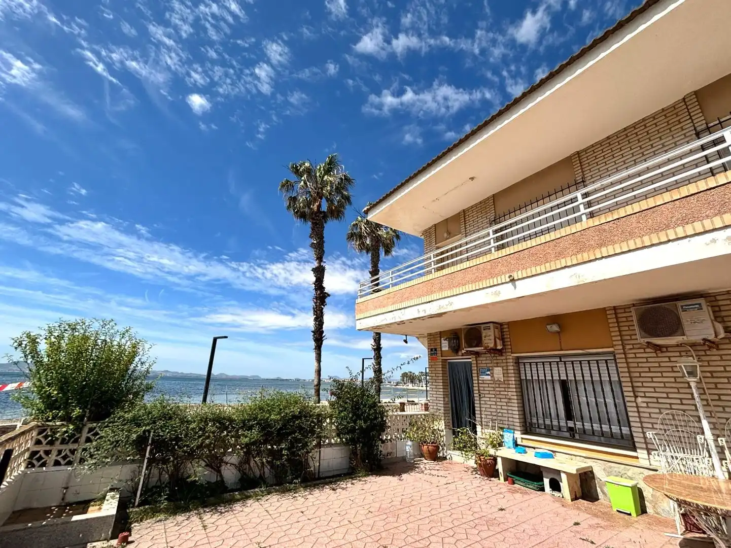 Einfamilien-Reihenhaus zum Verkauf in Los Alcázares mit Klimaanlage und Privatgarten
