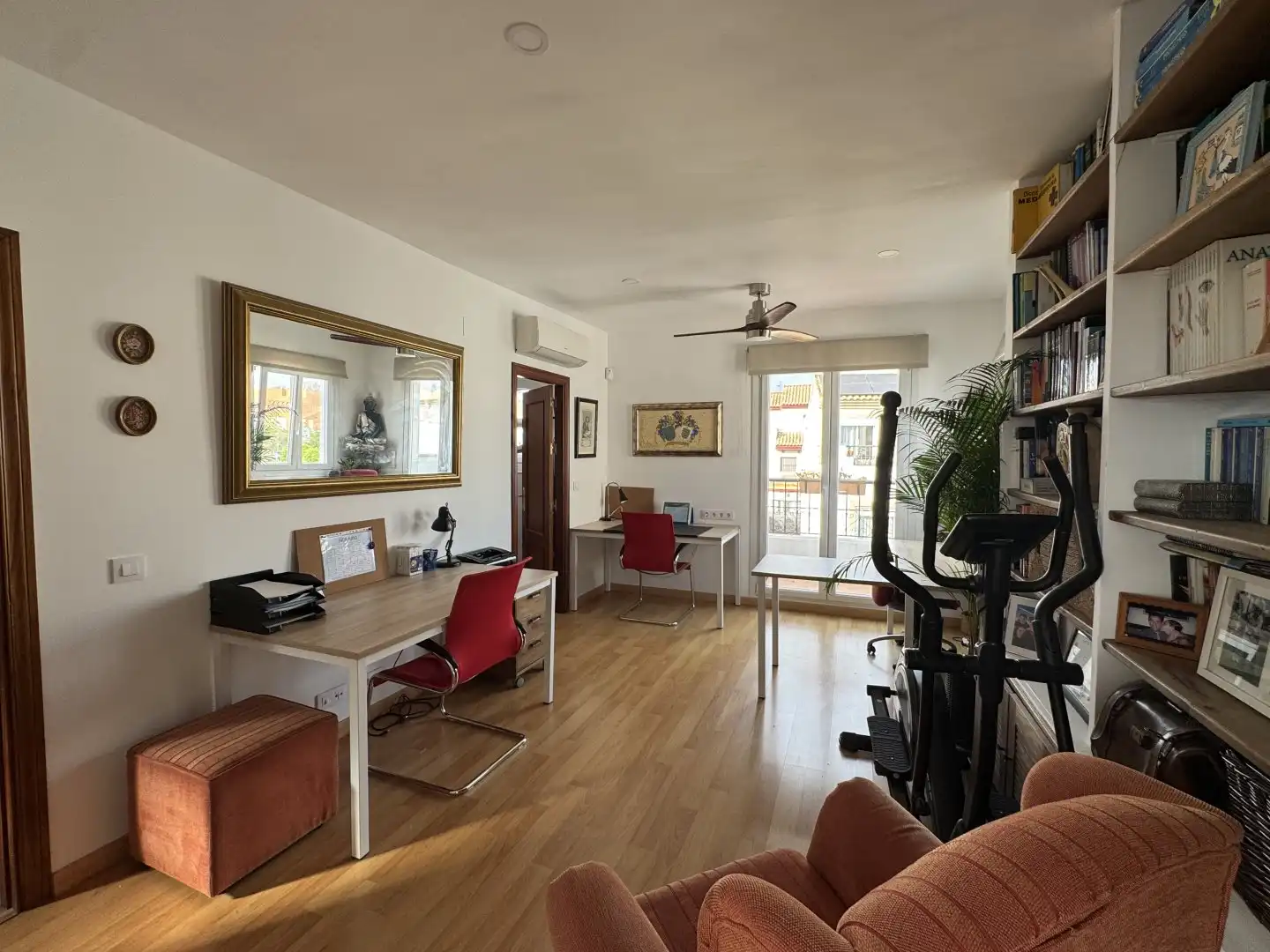 Sala de estar de Casa adosada en venta en Bormujos con Aire acondicionado, Terraza y Trastero