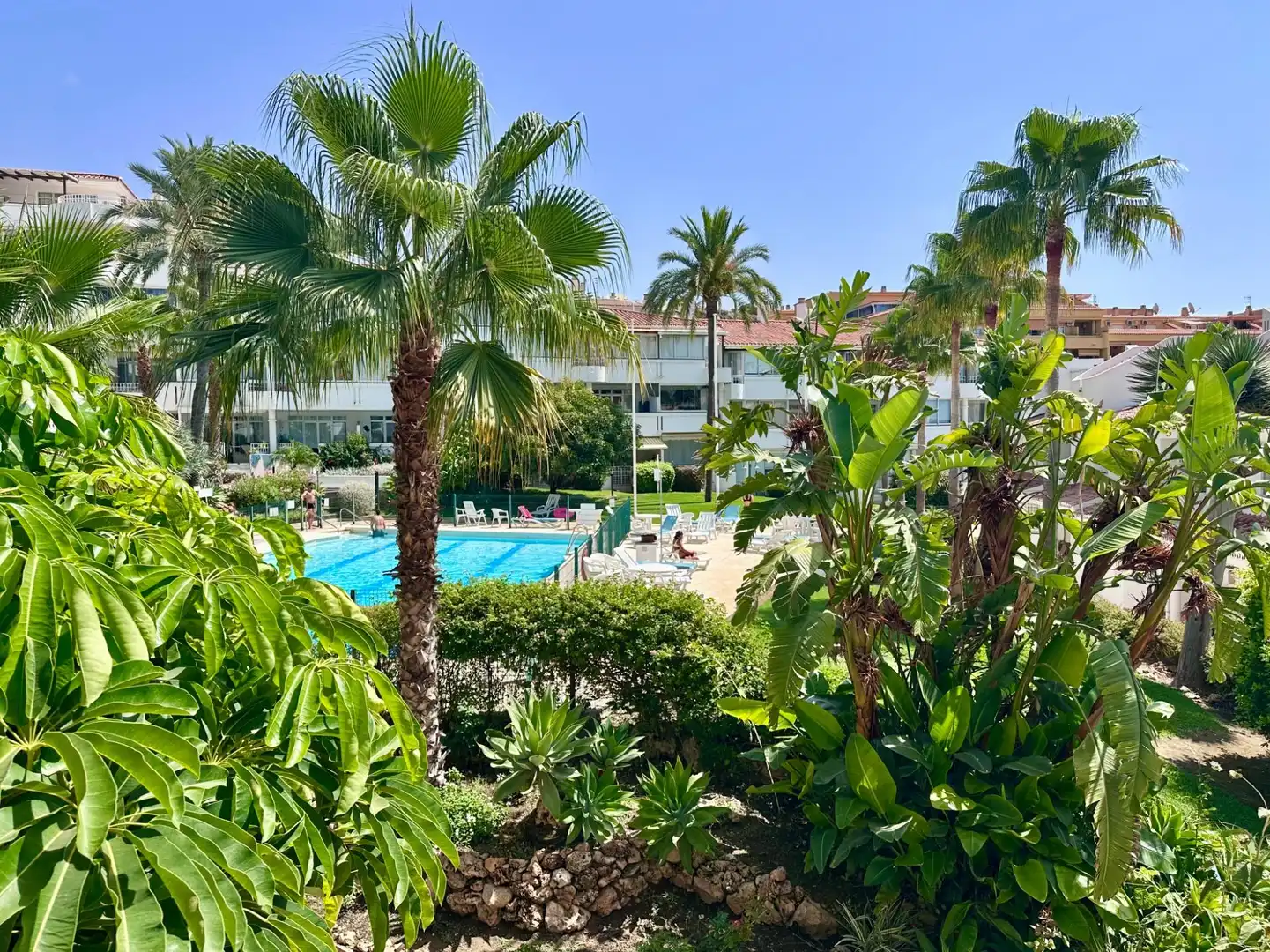 Apartament amb piscina de lloguer a Los Pacos