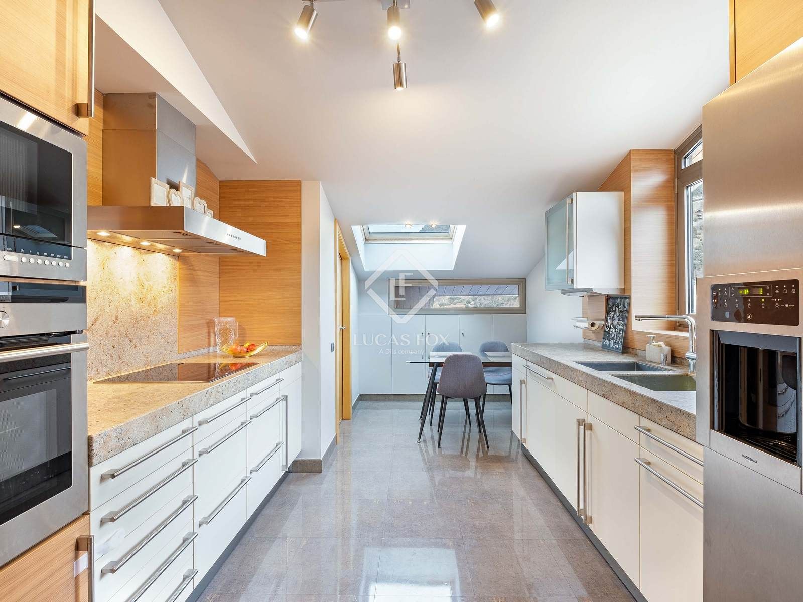 Kitchen of Attic to rent in  Madrid Capital  with Air Conditioner, Heating and Private garden