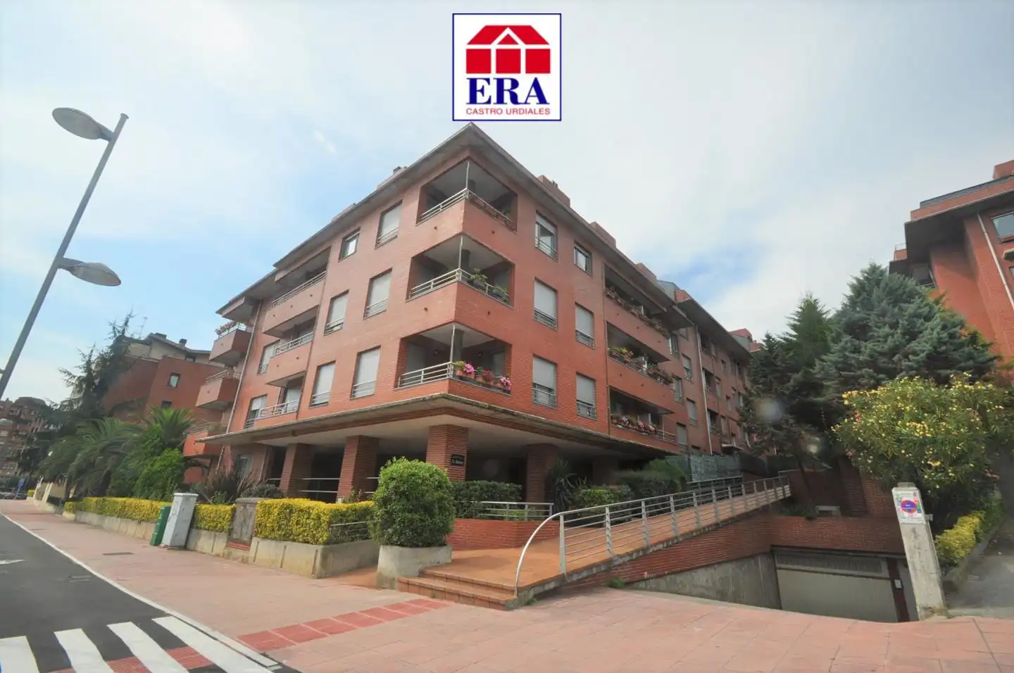Exterior view of Garage for sale in Castro-Urdiales