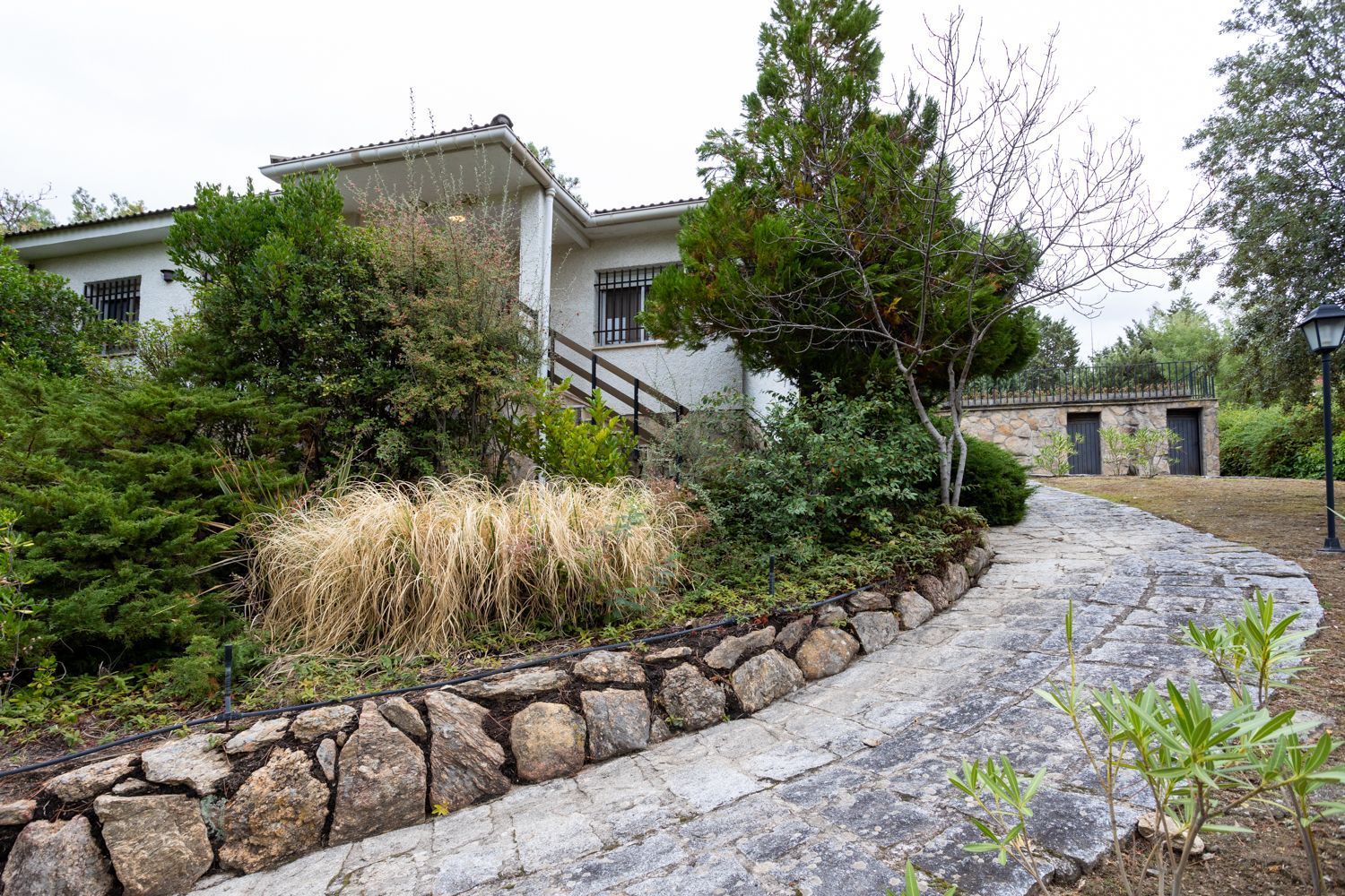 Vista exterior de Casa o xalet en venda en Robledo de Chavela amb Calefacció, Jardí privat i Terrassa
