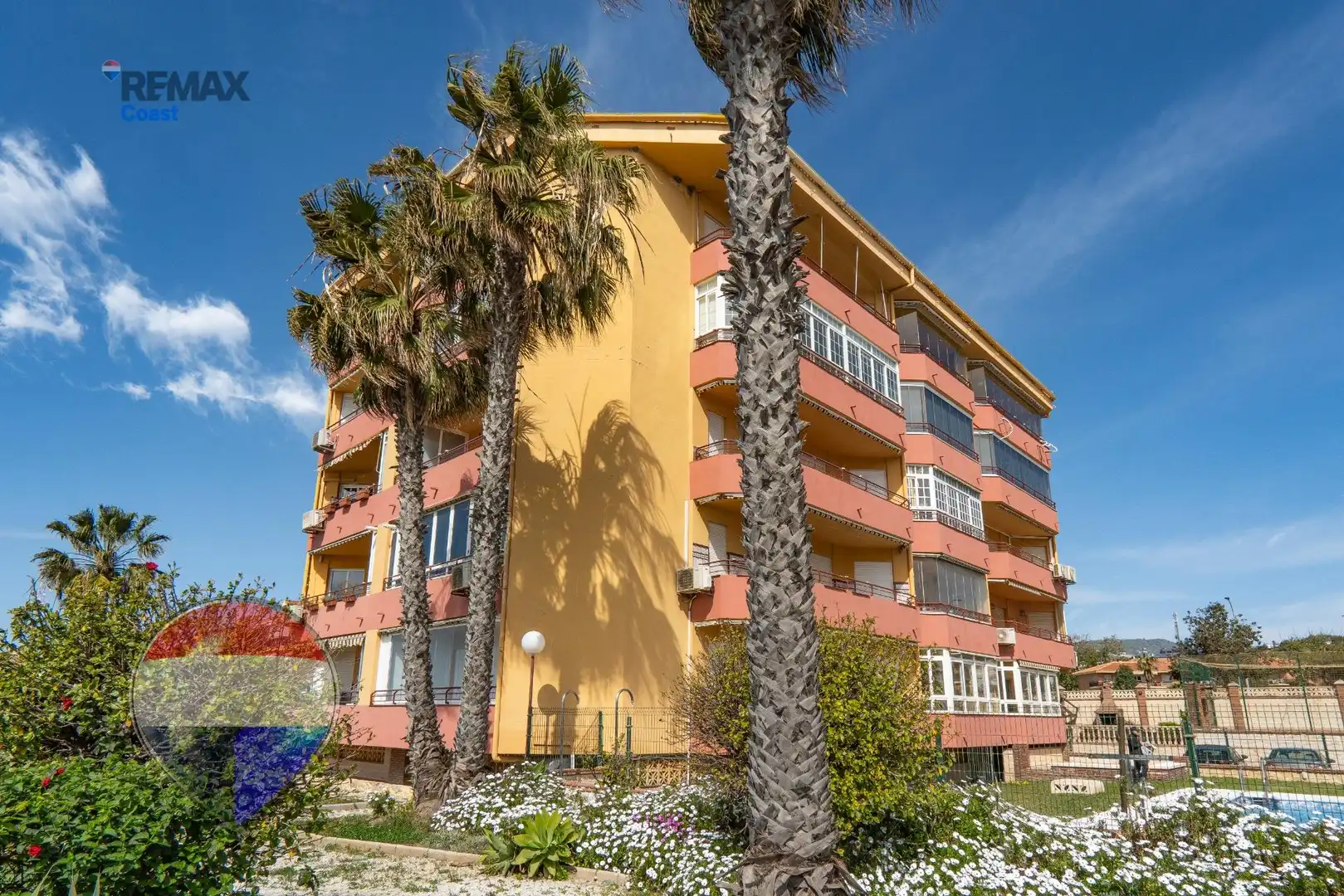 Außenansicht von Wohnung zum Verkauf in Rincón de la Victoria mit Privatgarten, Terrasse und Gemeinschaftspool