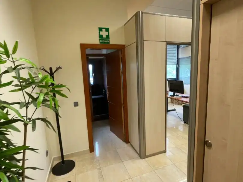 Office for sale in Alcalá de Henares  with Air Conditioner, Heating and Furnished