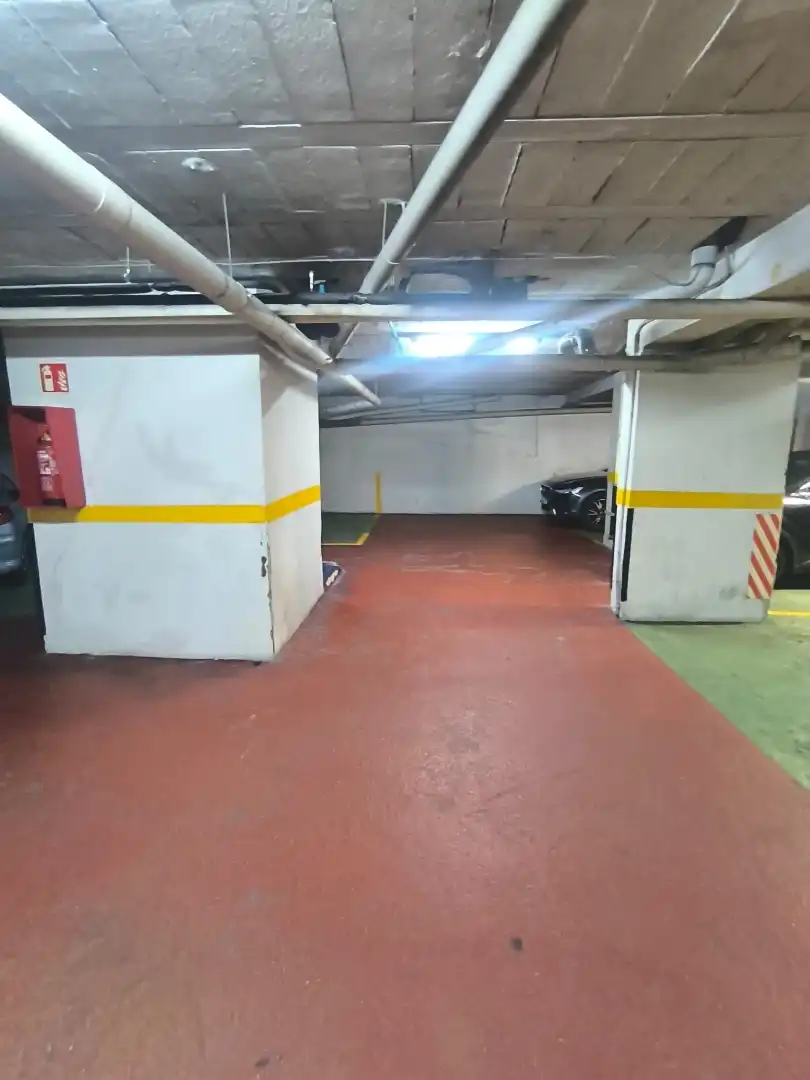 Parking de Piso en venta en Pontevedra Capital  con Calefacción, Parquet y Horno