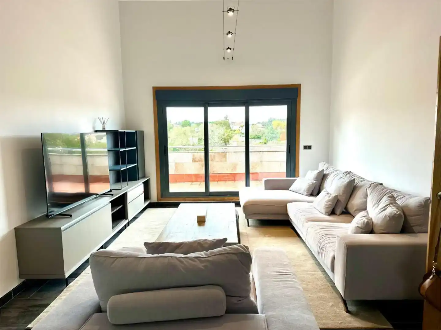 Wohnzimmer von Wohnung zur Miete in Vilagarcía de Arousa mit Klimaanlage, Schwimmbad und Balkon