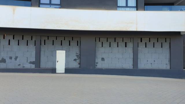 Local comercial en Alquiler en Plaza MANOS UNIDAS en El Atabal