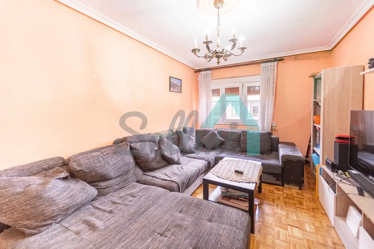 Sala d'estar de Pis en venda en Oviedo  amb Calefacció, Parquet i Traster