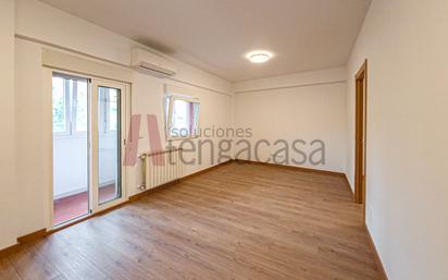 Bedroom of Flat to rent in  Madrid Capital  with Air Conditioner, Heating and Terrace