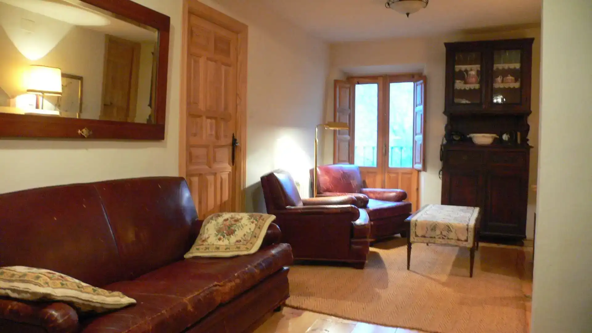 Sala d'estar de Finca rústica en venda en Sienes amb Balcó
