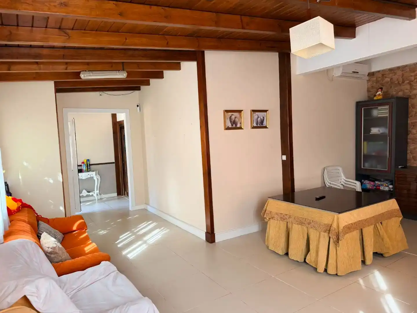 Sala d'estar de Casa o xalet en venda en Castilblanco de los Arroyos amb Aire condicionat i Piscina