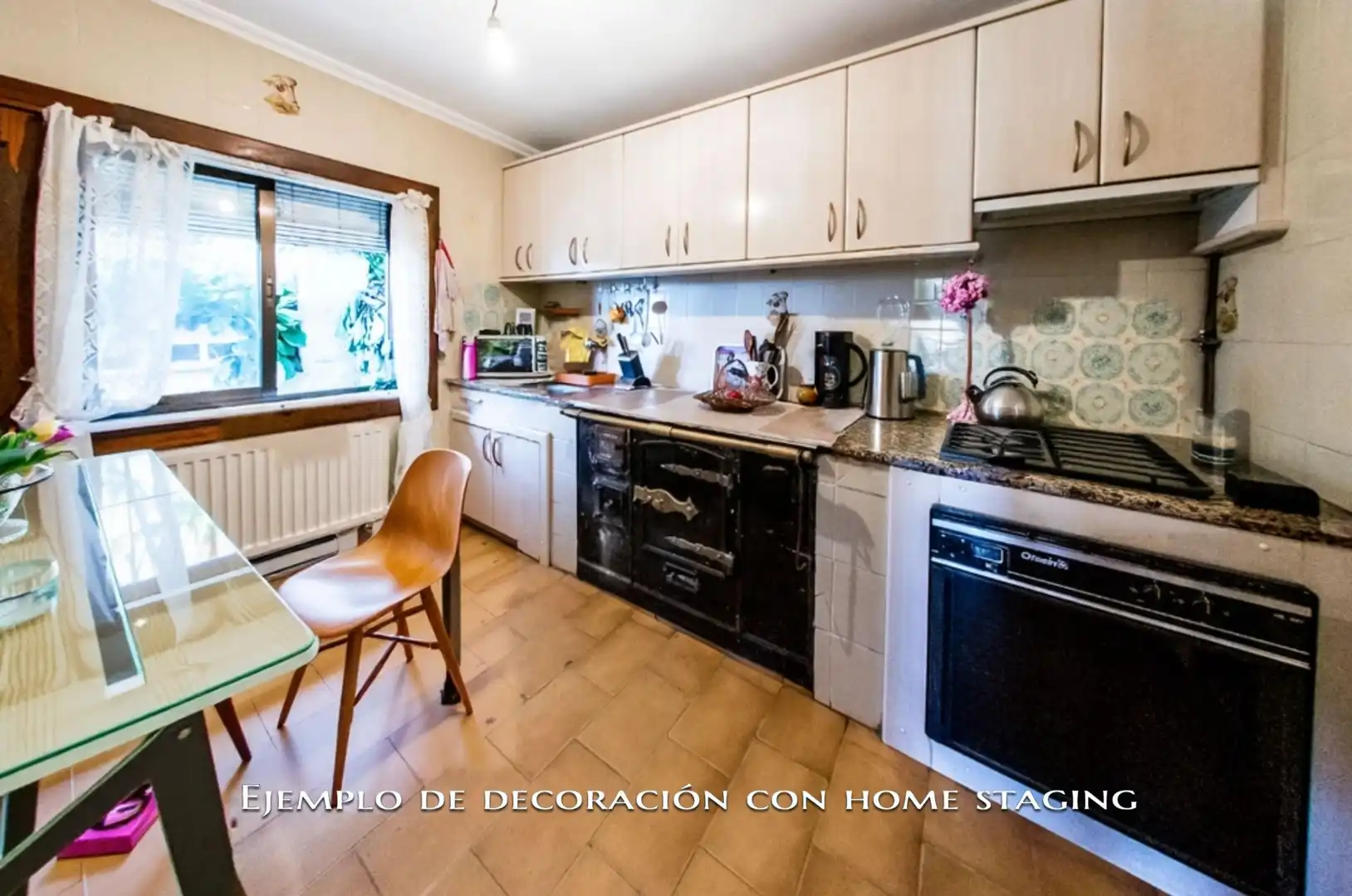 Cuina de Casa o xalet en venda en Corullón amb Calefacció, Jardí privat i Terrassa