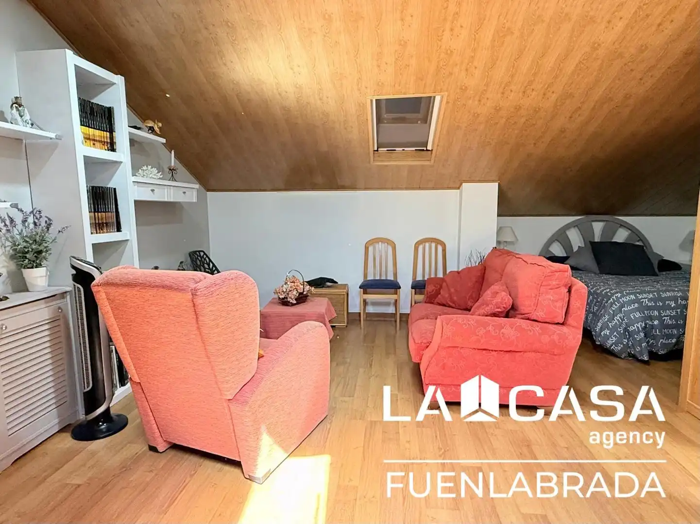 Sala d'estar de Casa adosada en venda en Griñón amb Aire condicionat, Terrassa i Piscina