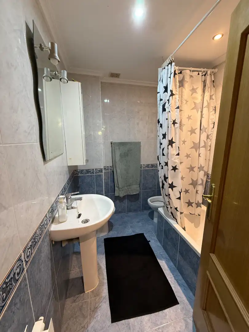 Badezimmer von Wohnung zum Verkauf in Hazas de Cesto mit Klimaanlage, Heizung und Terrasse