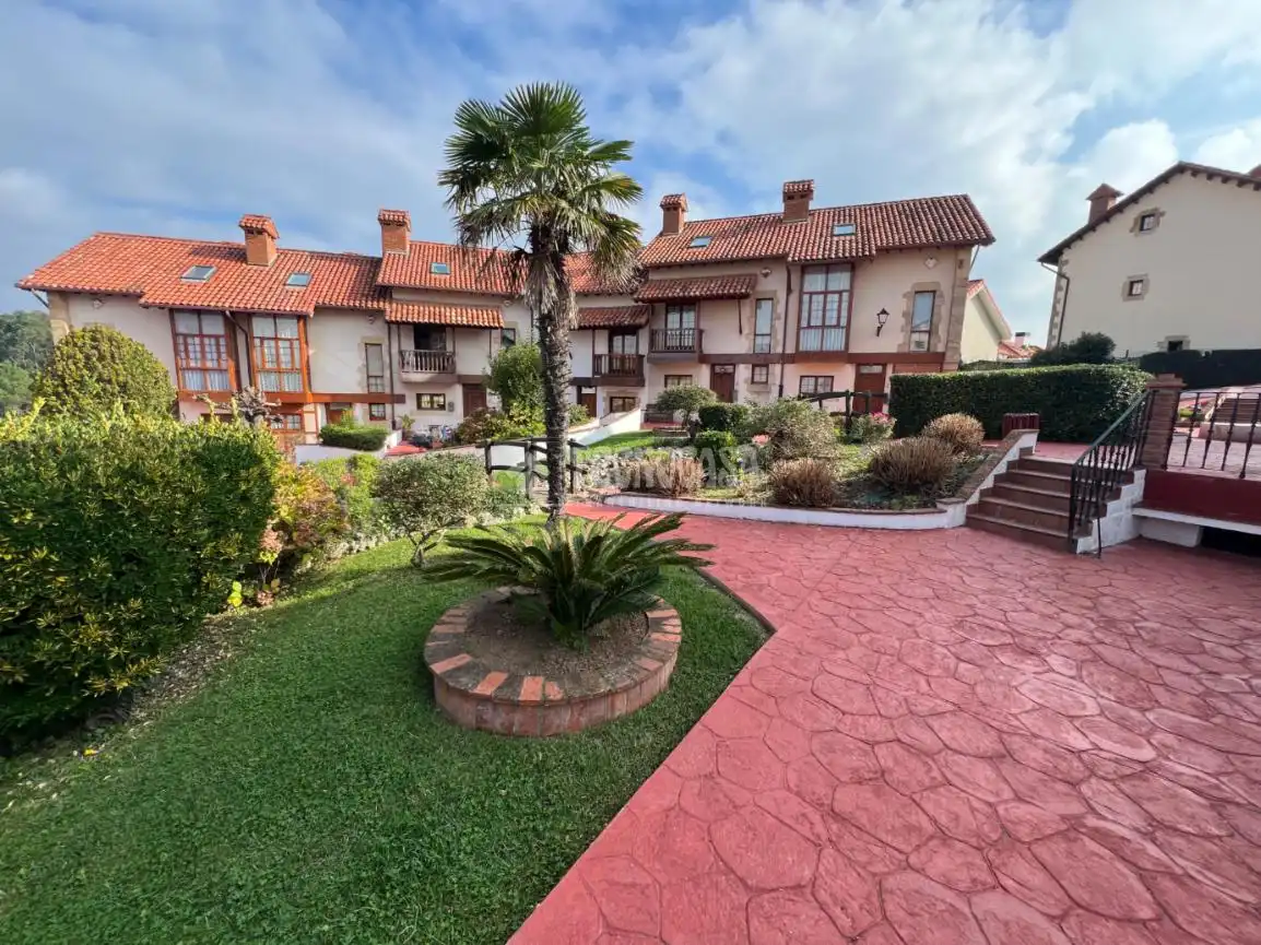 Außenansicht von Einfamilien-Reihenhaus zum Verkauf in Ribamontán al Mar mit Heizung, Möbliert und Balkon