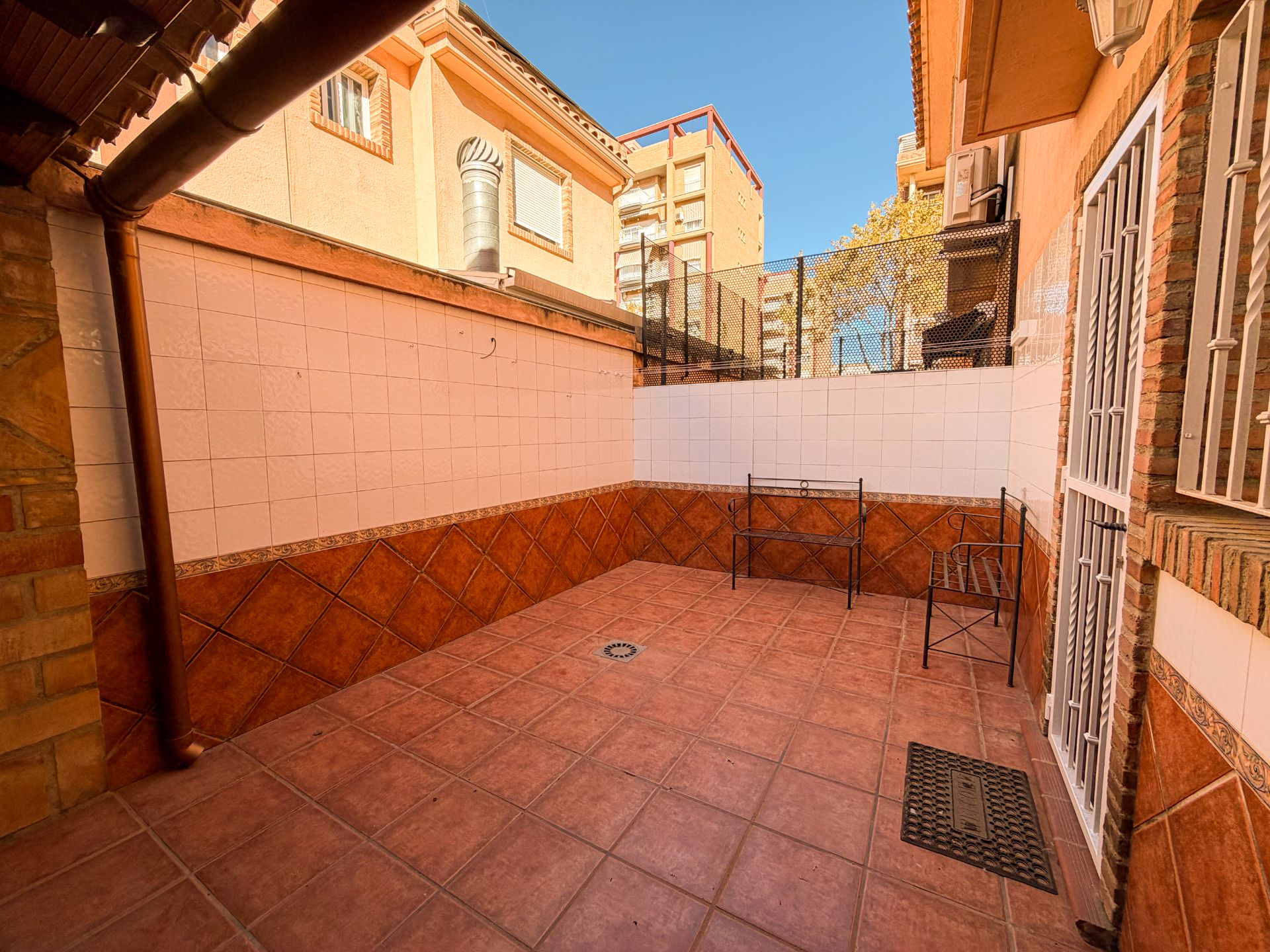 Terrassa de Casa adosada en venda en Sagunto / Sagunt amb Aire condicionat, Terrassa i Traster