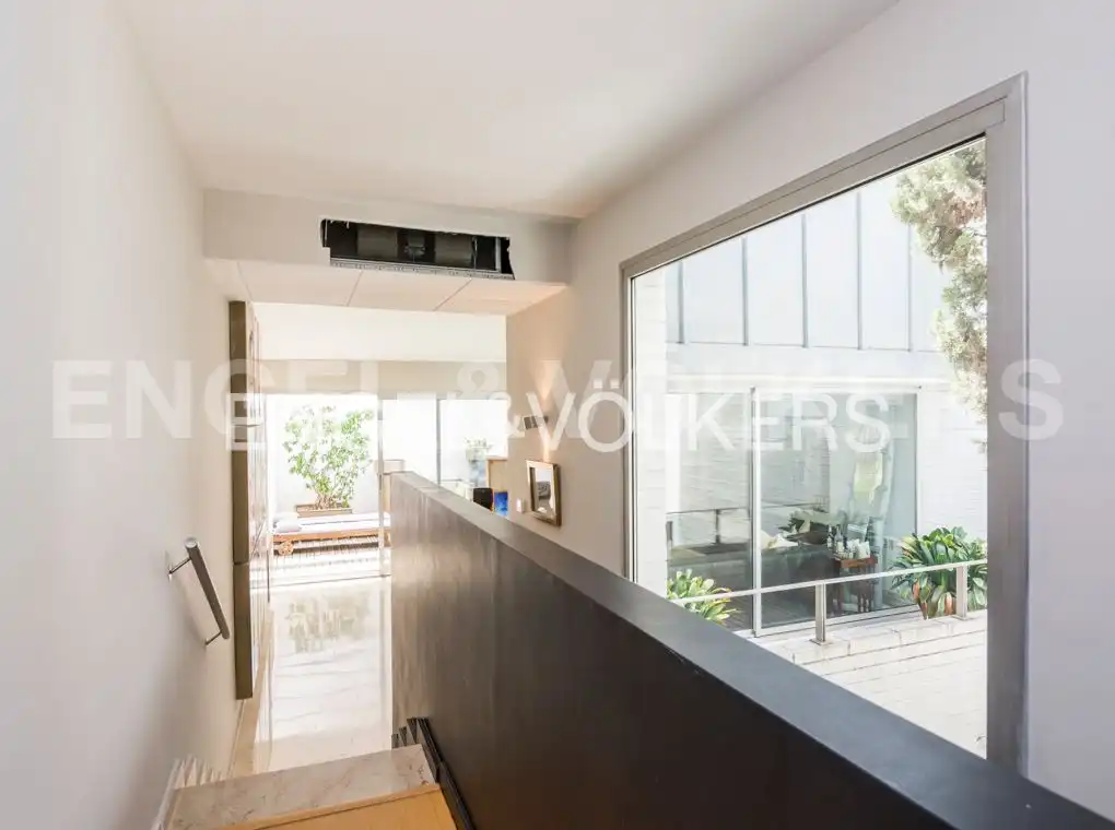 Houses for sale in Barcelona  with Air Conditioner, Heating and Private garden