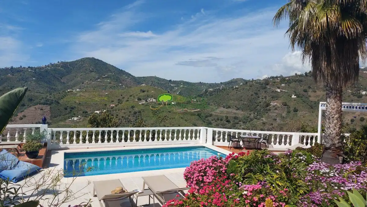 Vista exterior de Finca rústica en venta en Torrox con Aire acondicionado, Calefacción y Jardín privado