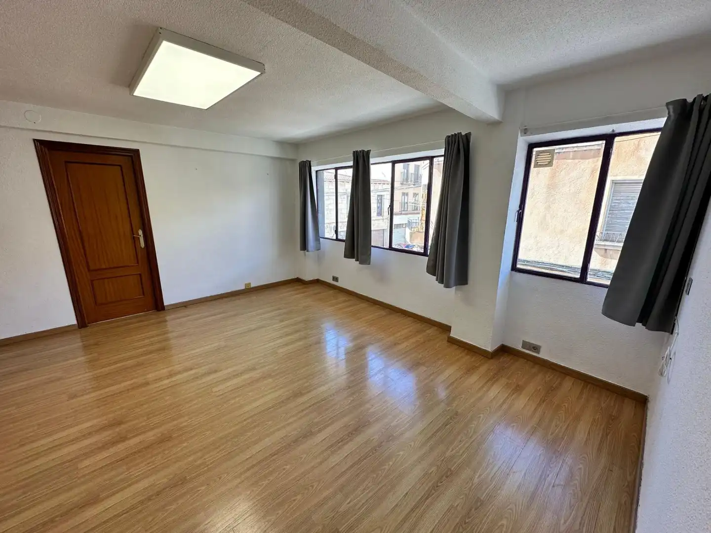 Sala d'estar de Planta baixa en venda en Elda amb Aire condicionat