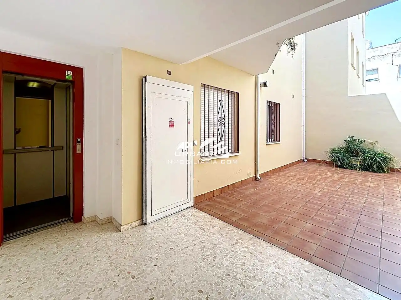 Vista exterior de Planta baja en venta en Lucena con Trastero