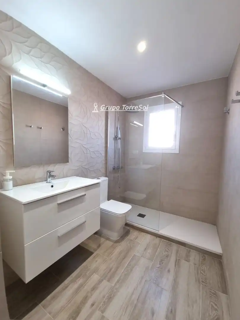 Baño de Ático en venta en Torredembarra con Aire acondicionado, Calefacción y Terraza