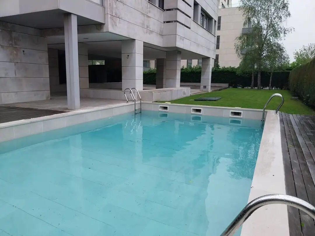 Schwimmbecken von Wohnung zur Miete in Santander mit Heizung, Privatgarten und Abstellraum