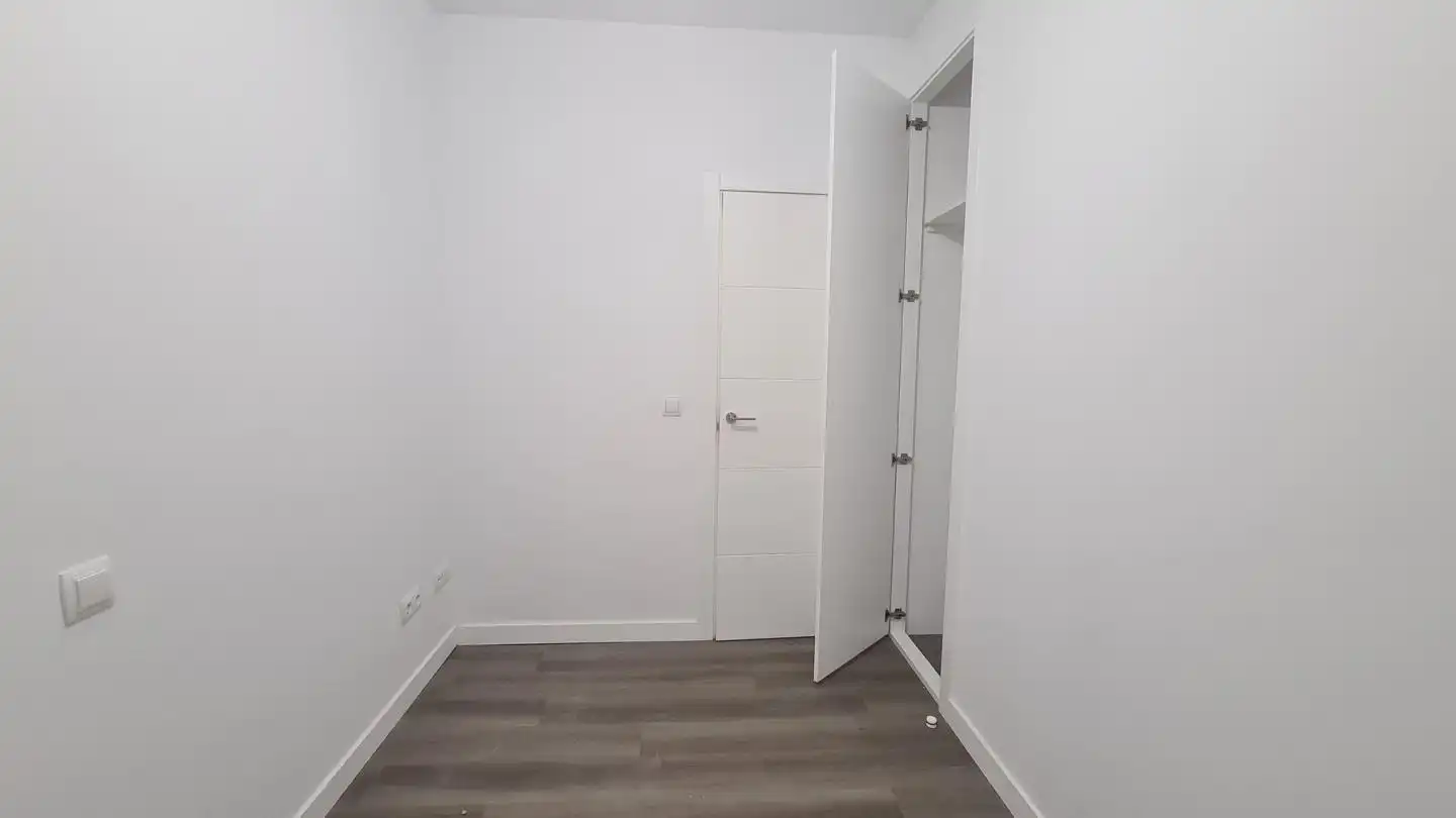 Habitación de Planta baja en venta en La Adrada  con Calefacción, Terraza y Trastero