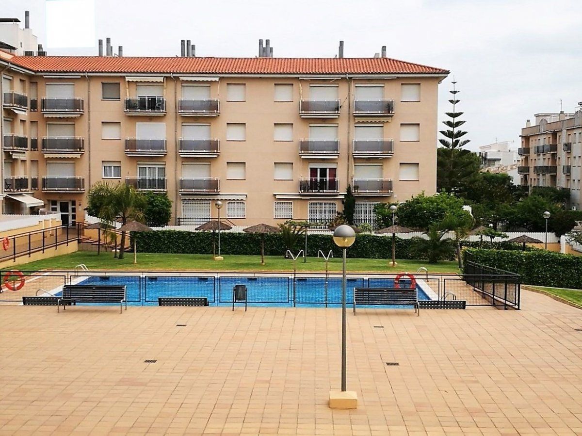 Vista exterior de Pis de lloguer en El Vendrell amb Aire condicionat, Jardí privat i Terrassa