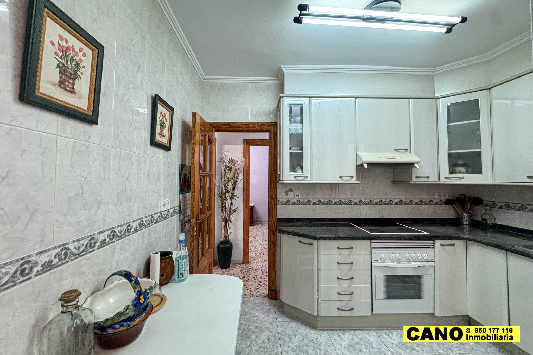 Cuina de Pis en venda en  Almería Capital amb Terrassa