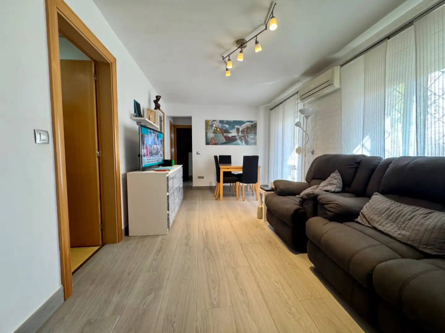 Sala de estar de Planta baja en venta en Sant Boi de Llobregat con Aire acondicionado y Balcón