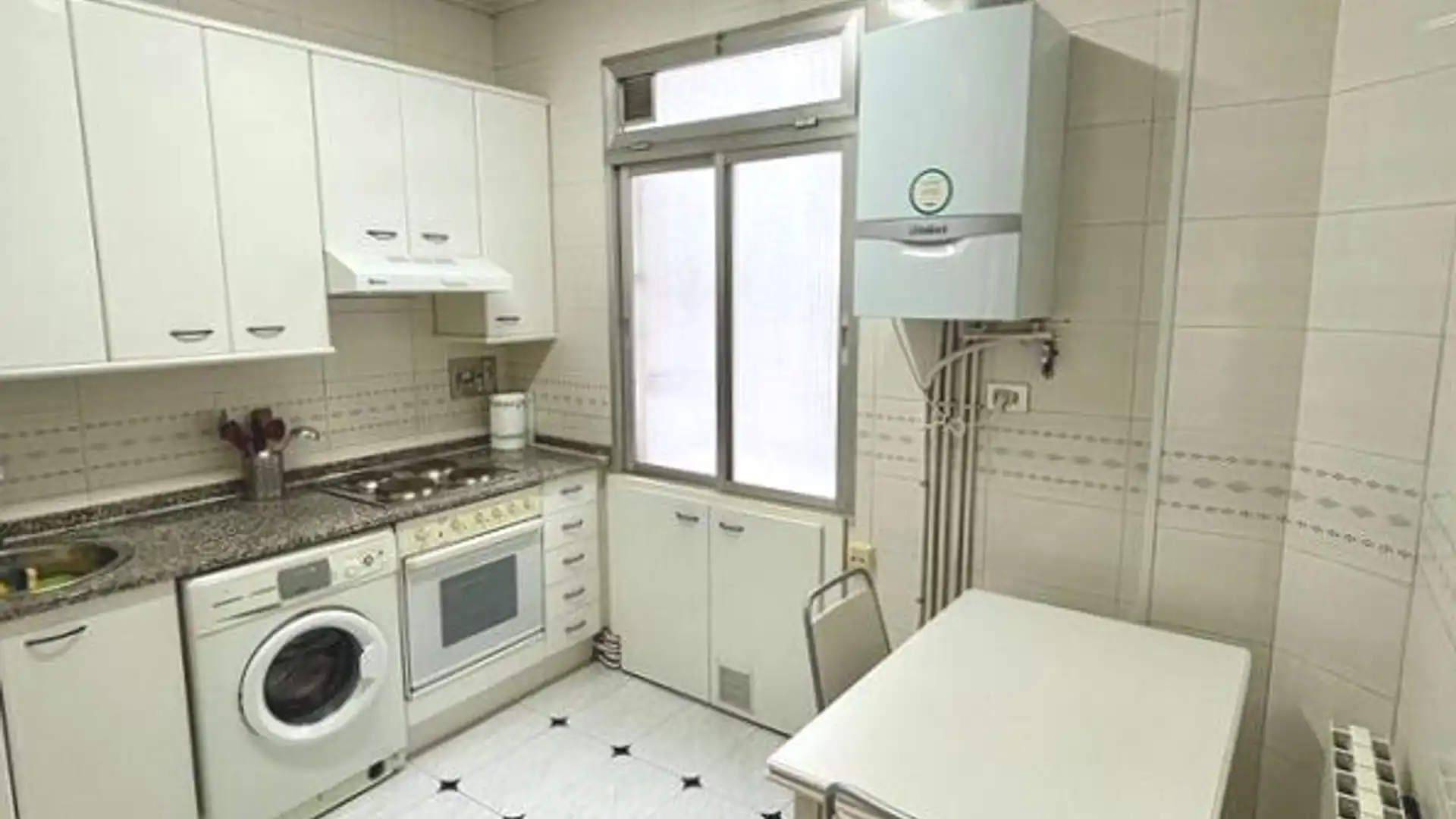 Cocina de Piso en venta en Bilbao  con Calefacción y Balcón