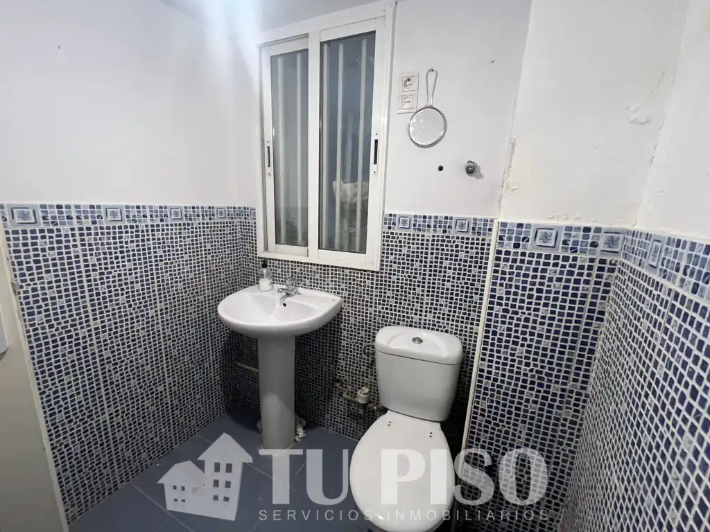 Bany de Local en venda en Madrid