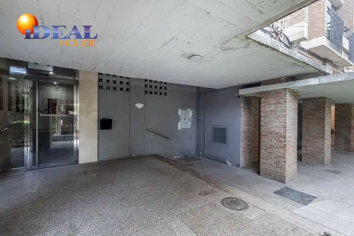 Flat for sale in Granada  with Air Conditioner and Terrace