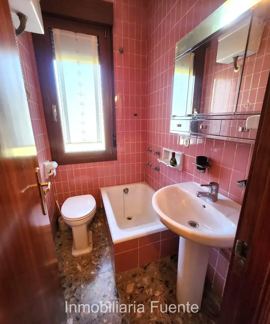 Baño de Casa o chalet en venta en Zalla  con Calefacción, Jardín privado y Terraza