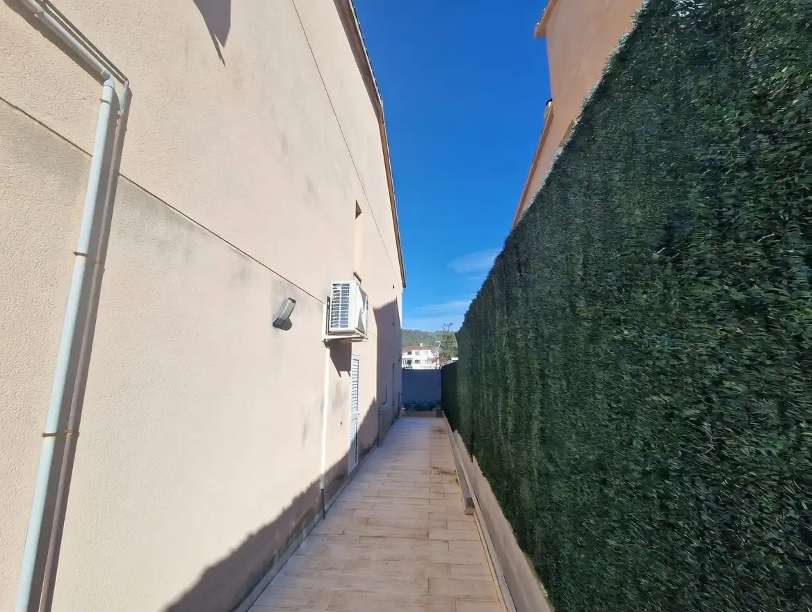 Houses for sale in Dosrius  with Air Conditioner, Heating and Private garden