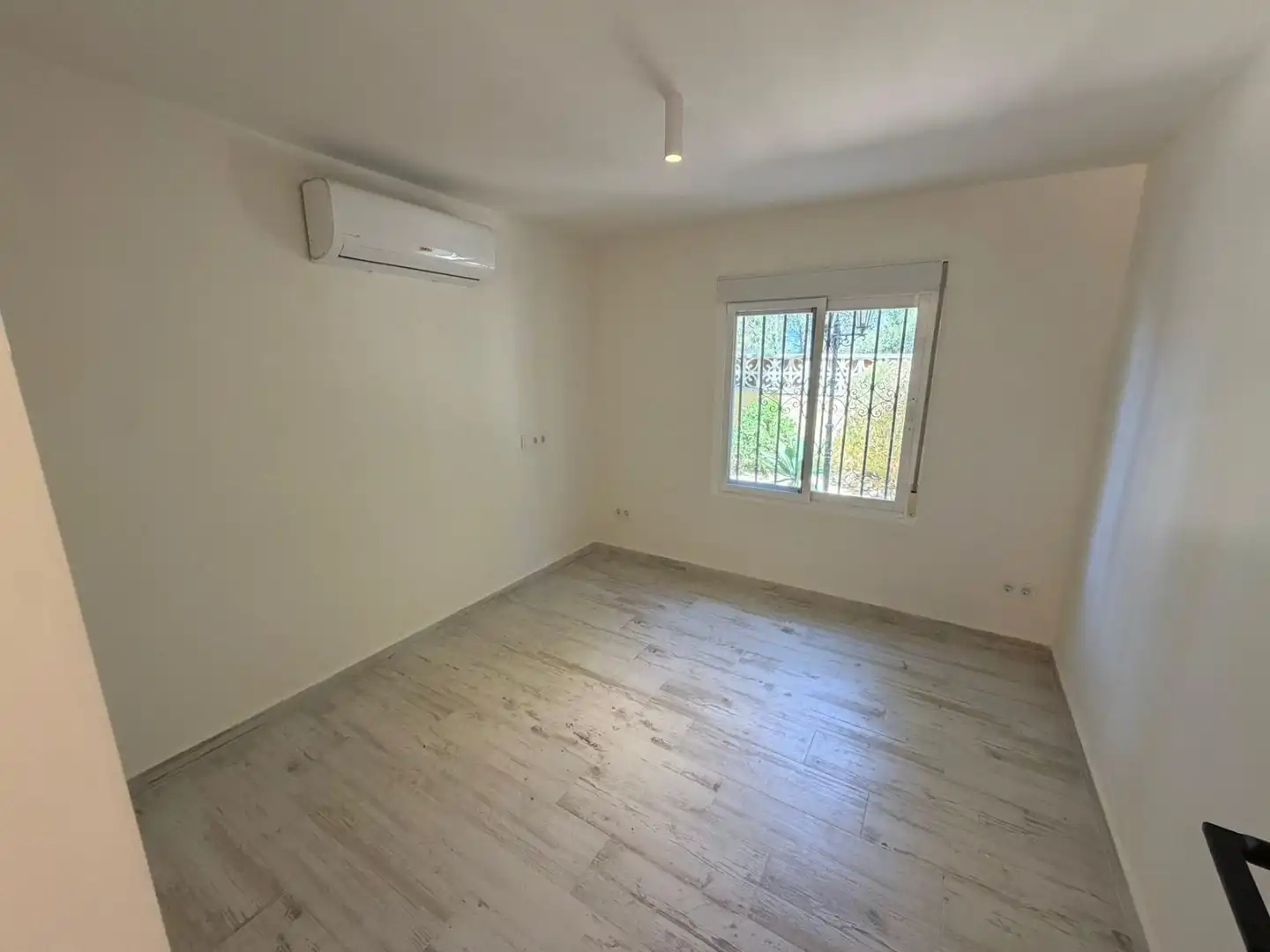 Habitación de Casa o chalet de alquiler en L'Alfàs del Pi con Aire acondicionado, Jardín privado y Piscina
