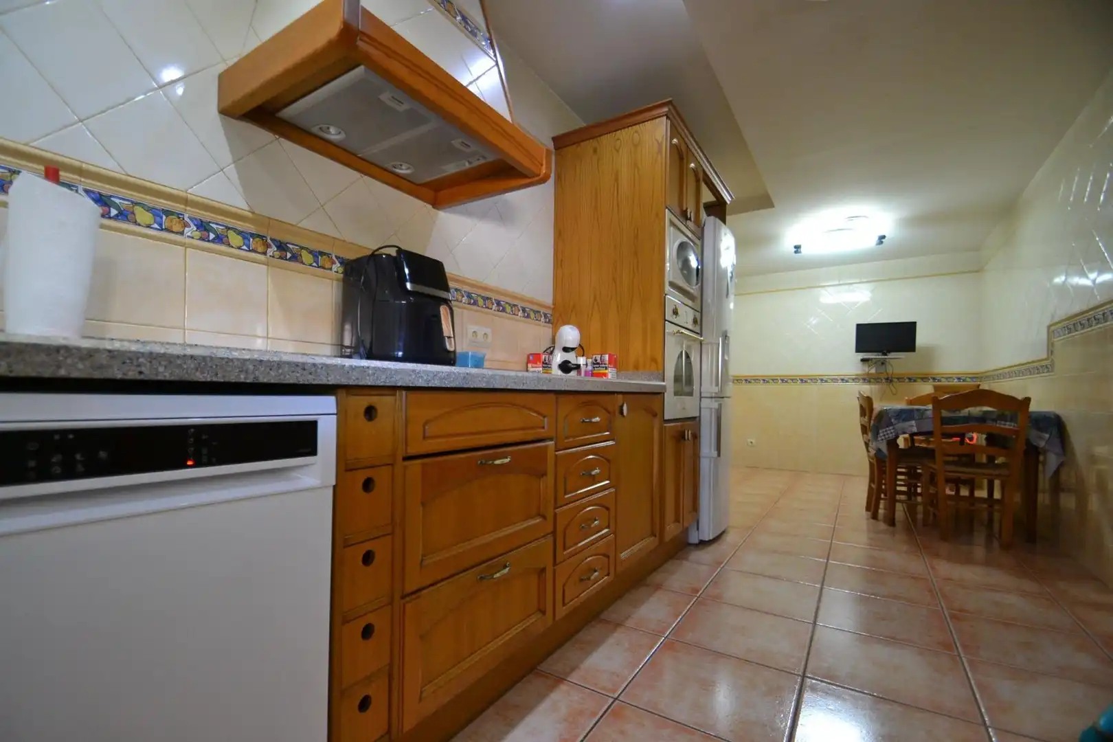 Cuina de Casa o xalet en venda en Deltebre amb Aire condicionat, Jardí privat i Terrassa