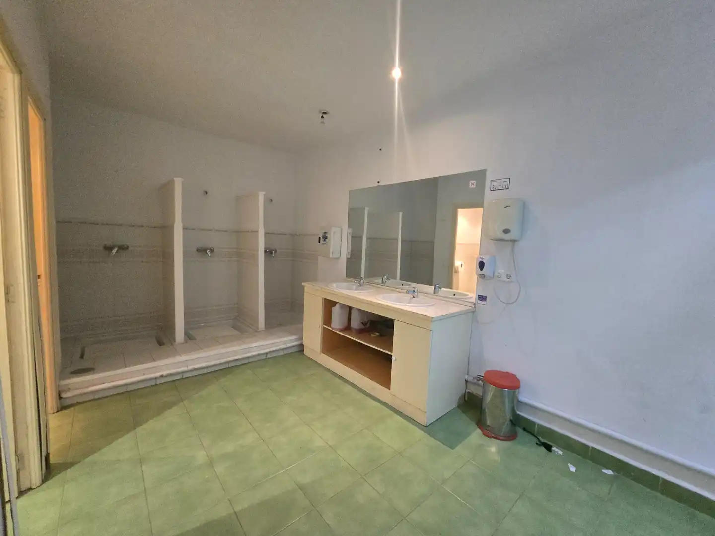 Bathroom of Commercial properties for sale in Alcorcón  with Air Conditioner