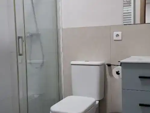 Baño de Piso de alquiler en Santander con Amueblado y Balcón