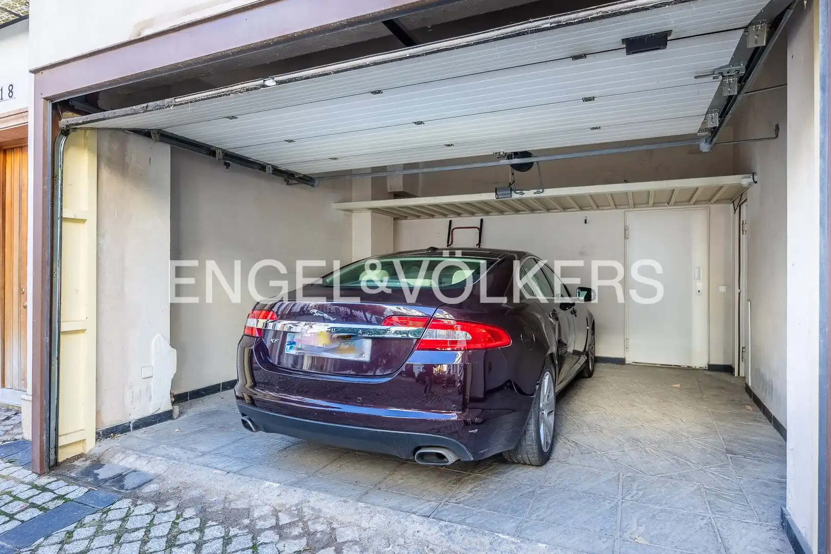 Parking of Houses for sale in Sevilla  with Air Conditioner, Heating and Storage room