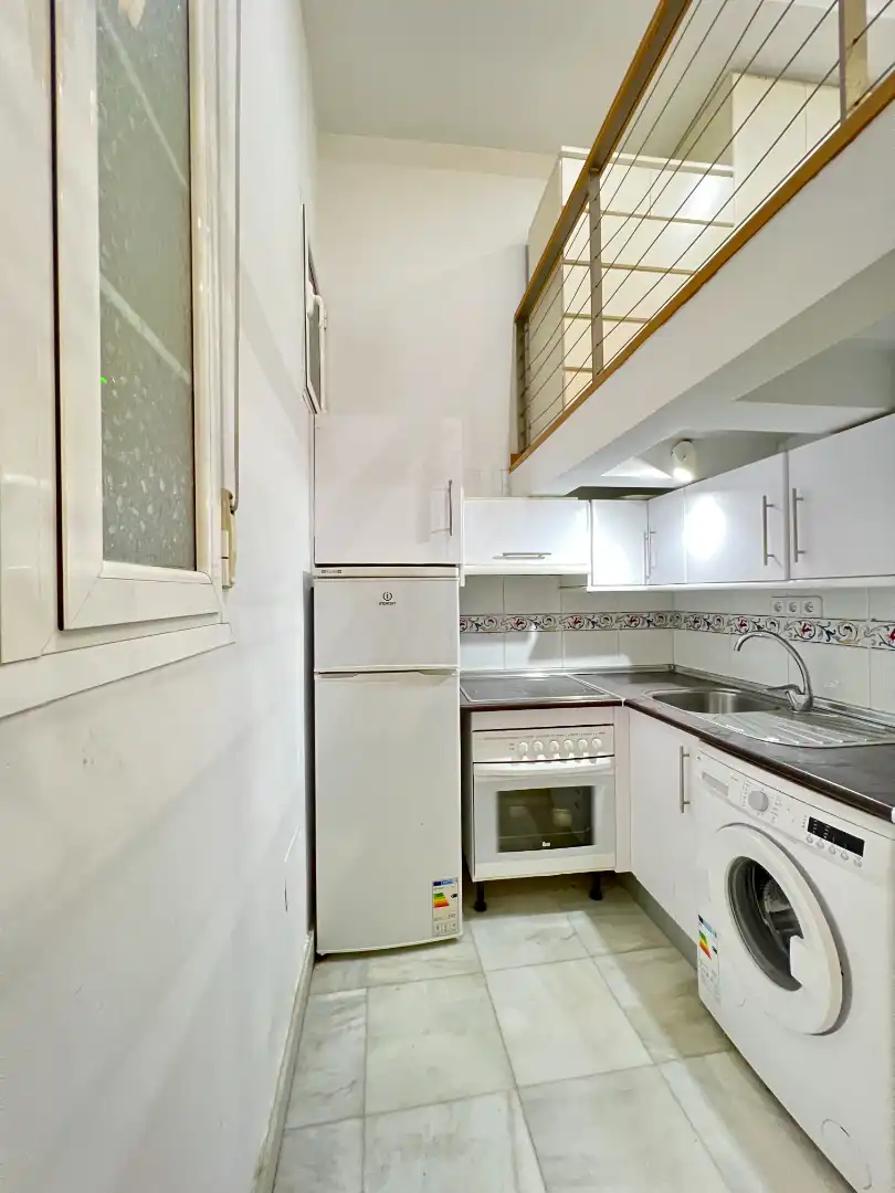 Kitchen of Duplexes for sale in  Madrid Capital  with Furnished, Oven and Washing machine