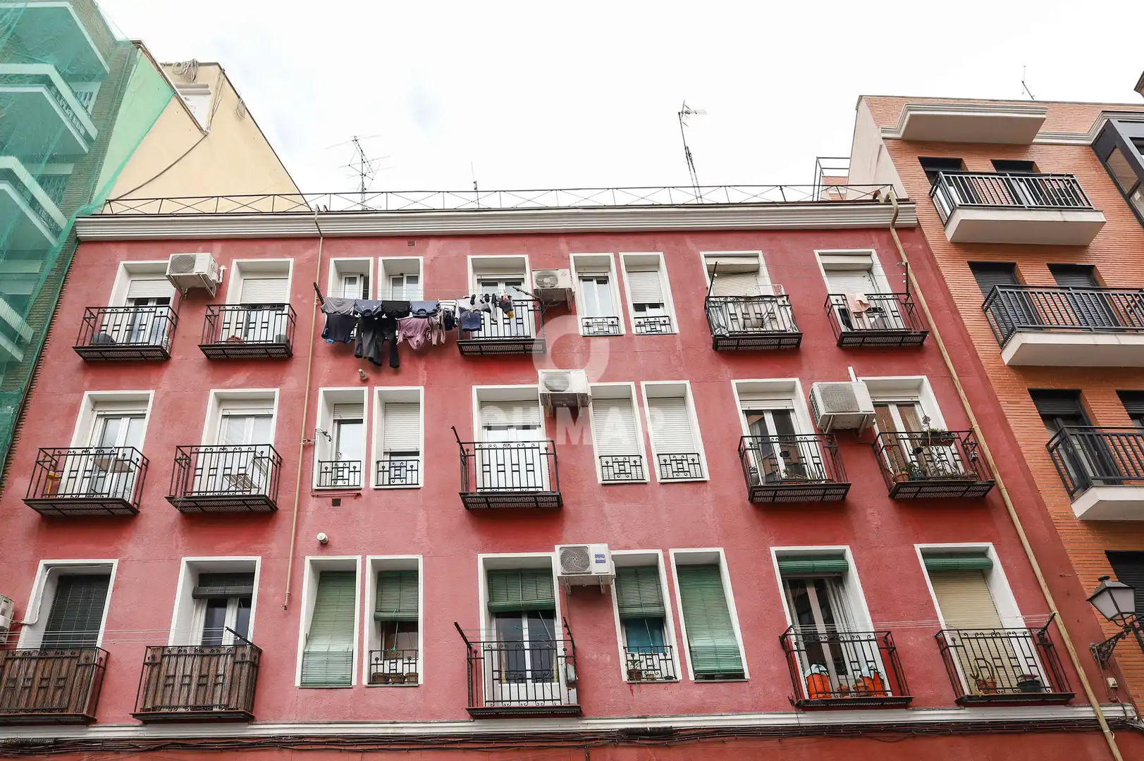 Vista exterior de Pis en venda en Madrid amb Calefacció