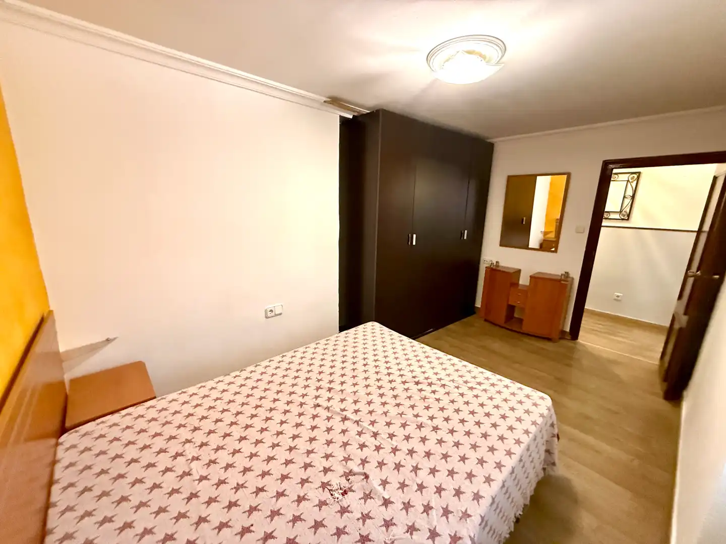 Schlafzimmer von Wohnung zum Verkauf in San Juan de Aznalfarache mit Klimaanlage und Ofen