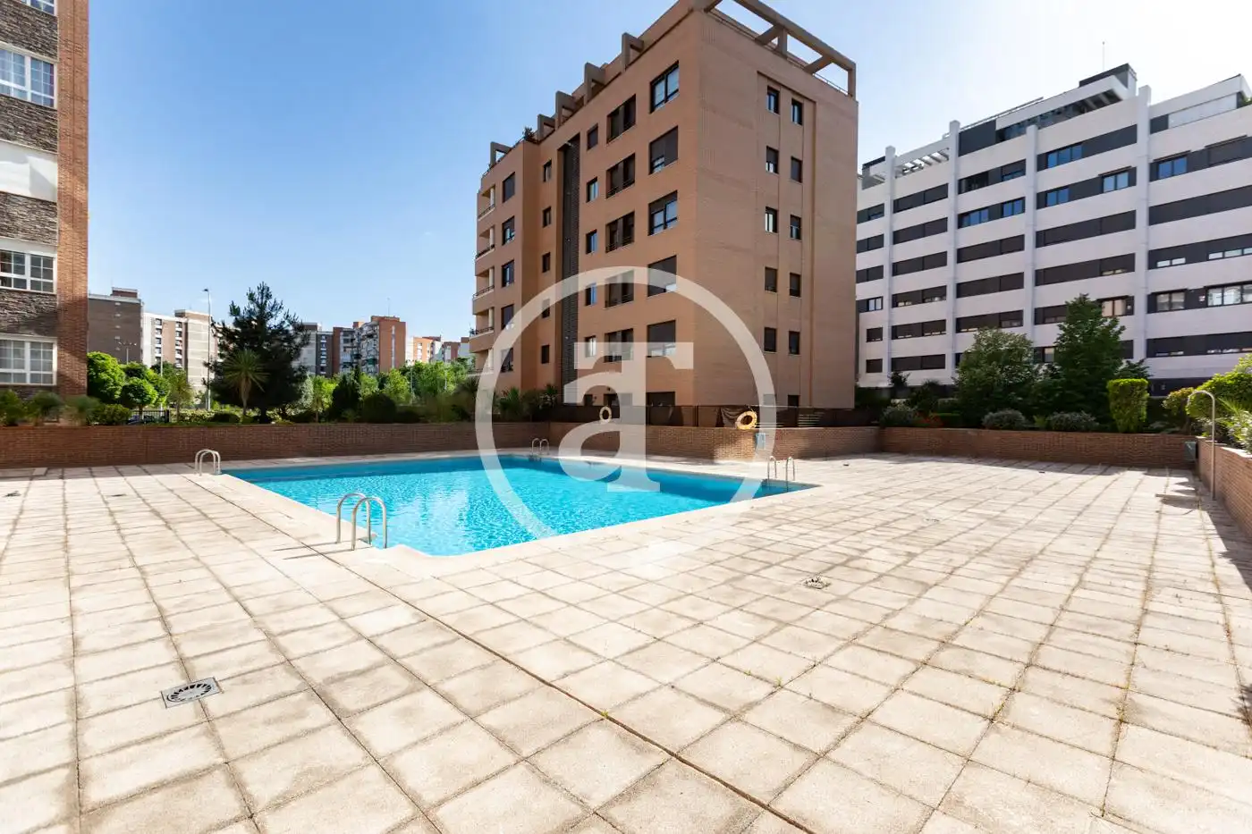 Swimming pool of Flat for rent in Madrid  with Air Conditioner, Heating and Furnished