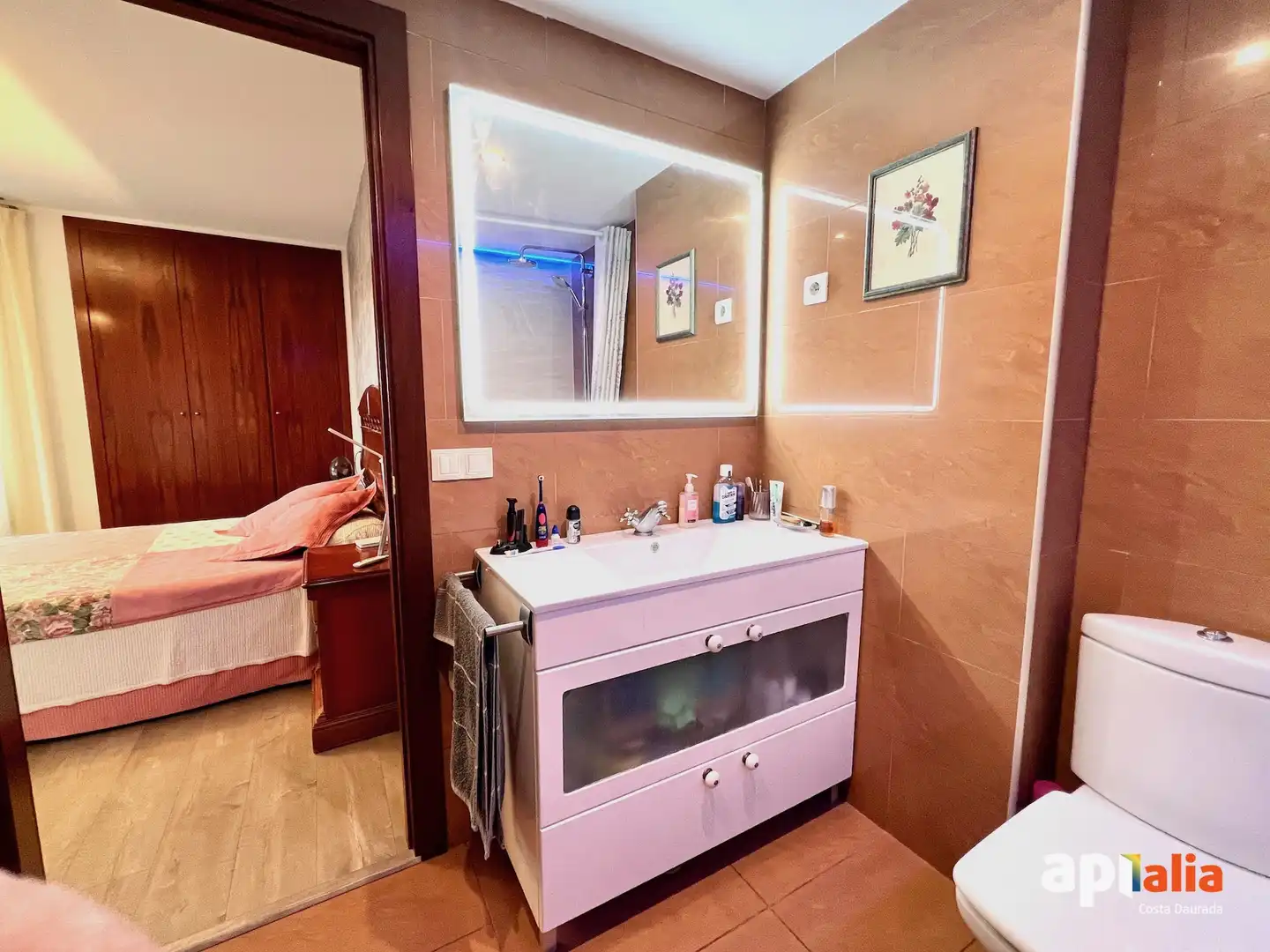 Baño de Piso en venta en Salou con Calefacción, Piscina y Horno