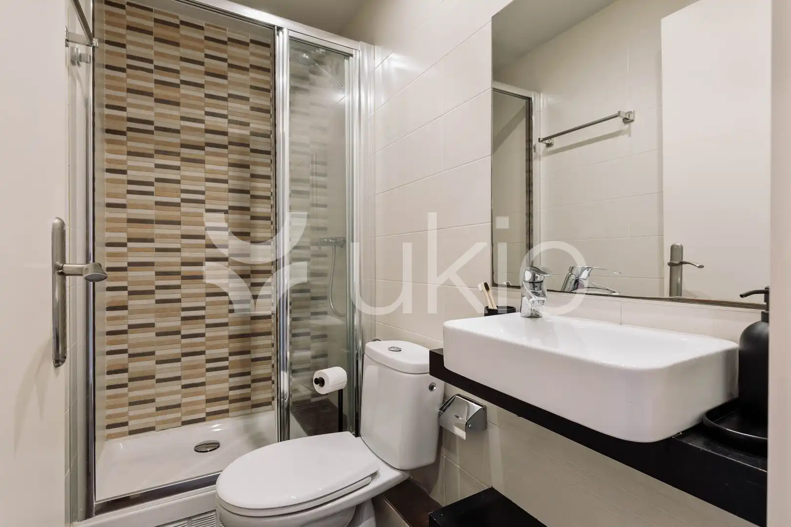 Baño de Apartamento de alquiler en Barcelona con Aire acondicionado, Calefacción y Terraza