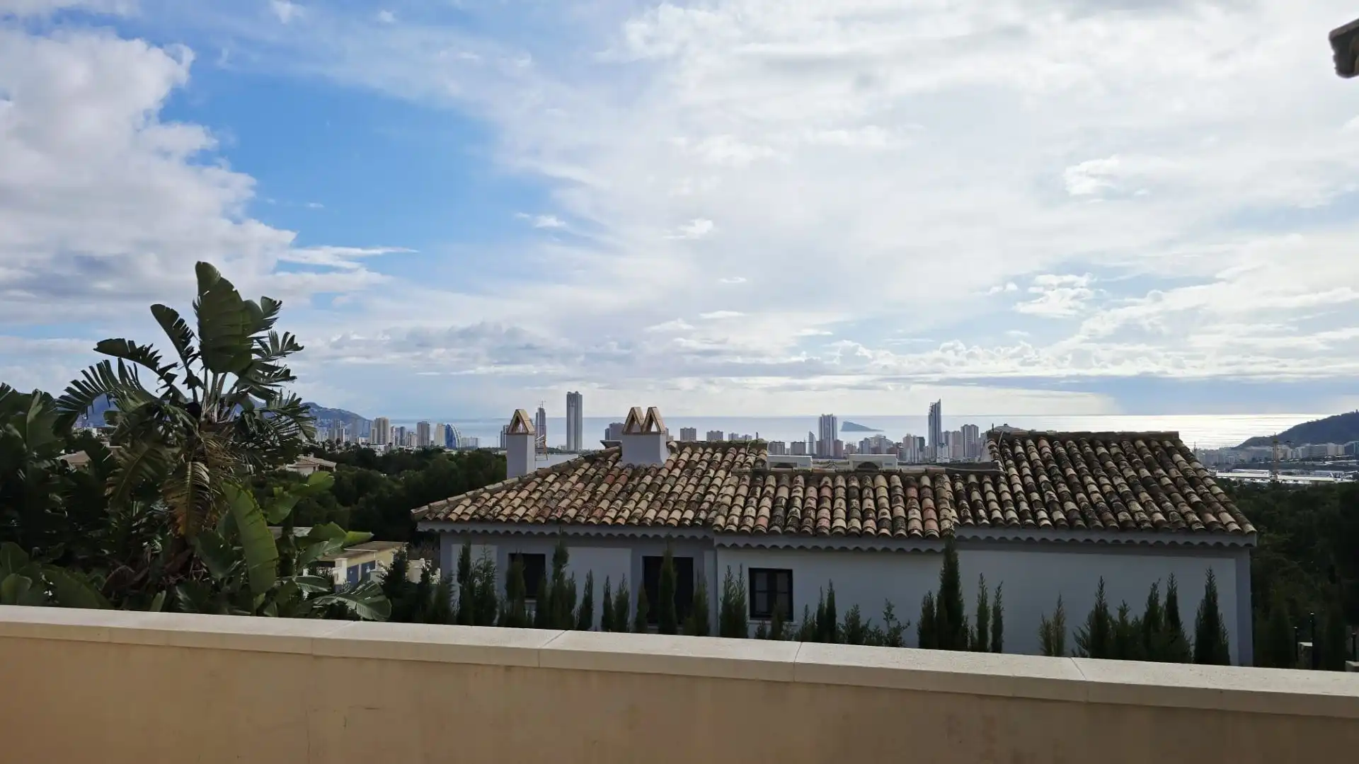 Vista exterior de Casa o xalet en venda en Finestrat amb Aire condicionat, Jardí privat i Traster