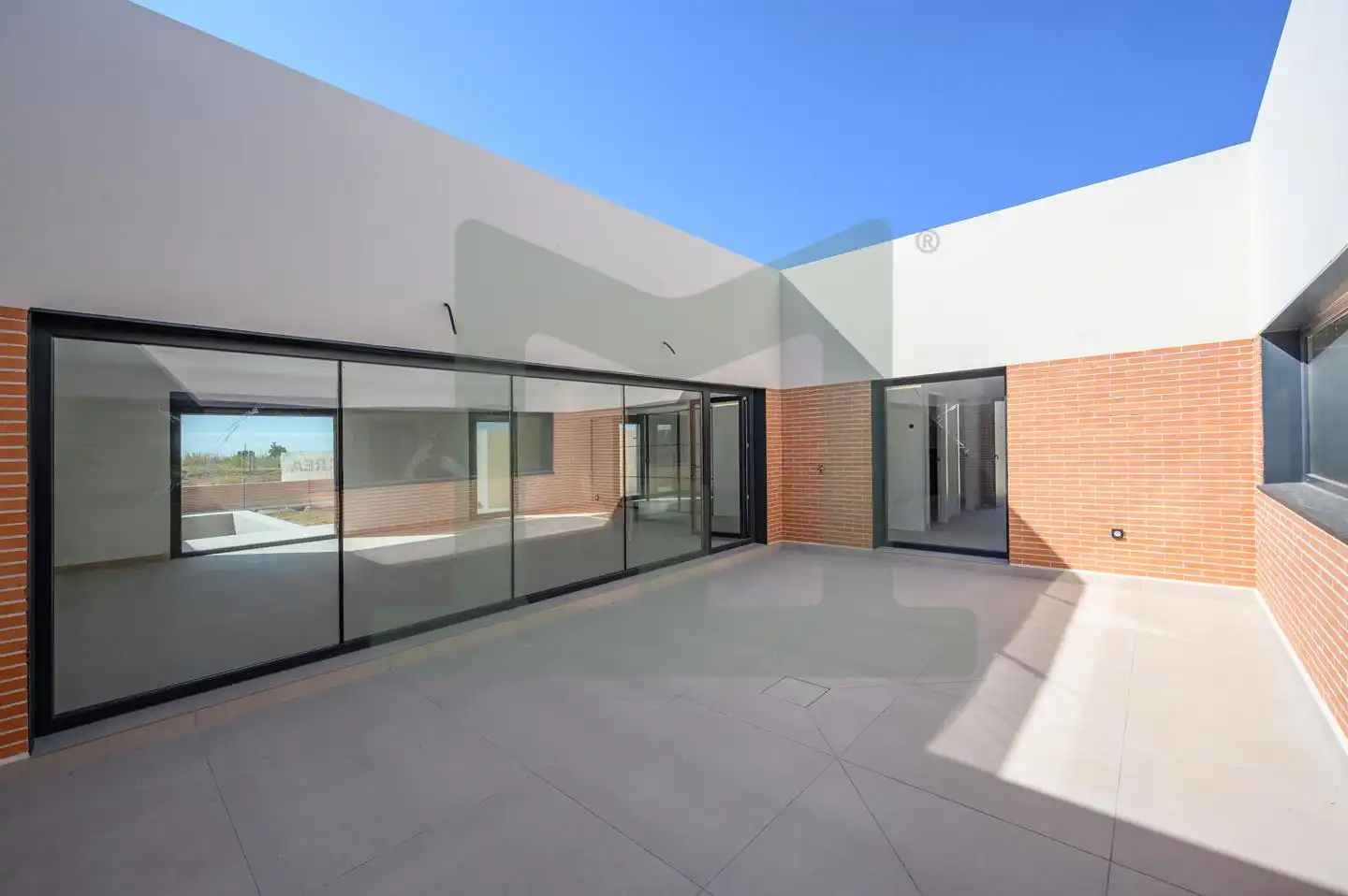 Vista exterior de Casa adosada en venta en Griñón con Calefacción, Jardín privado y Piscina
